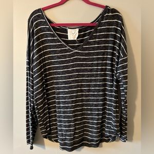 🛍 5/ $20 qualifying item. Fantastic fawn sweater xl